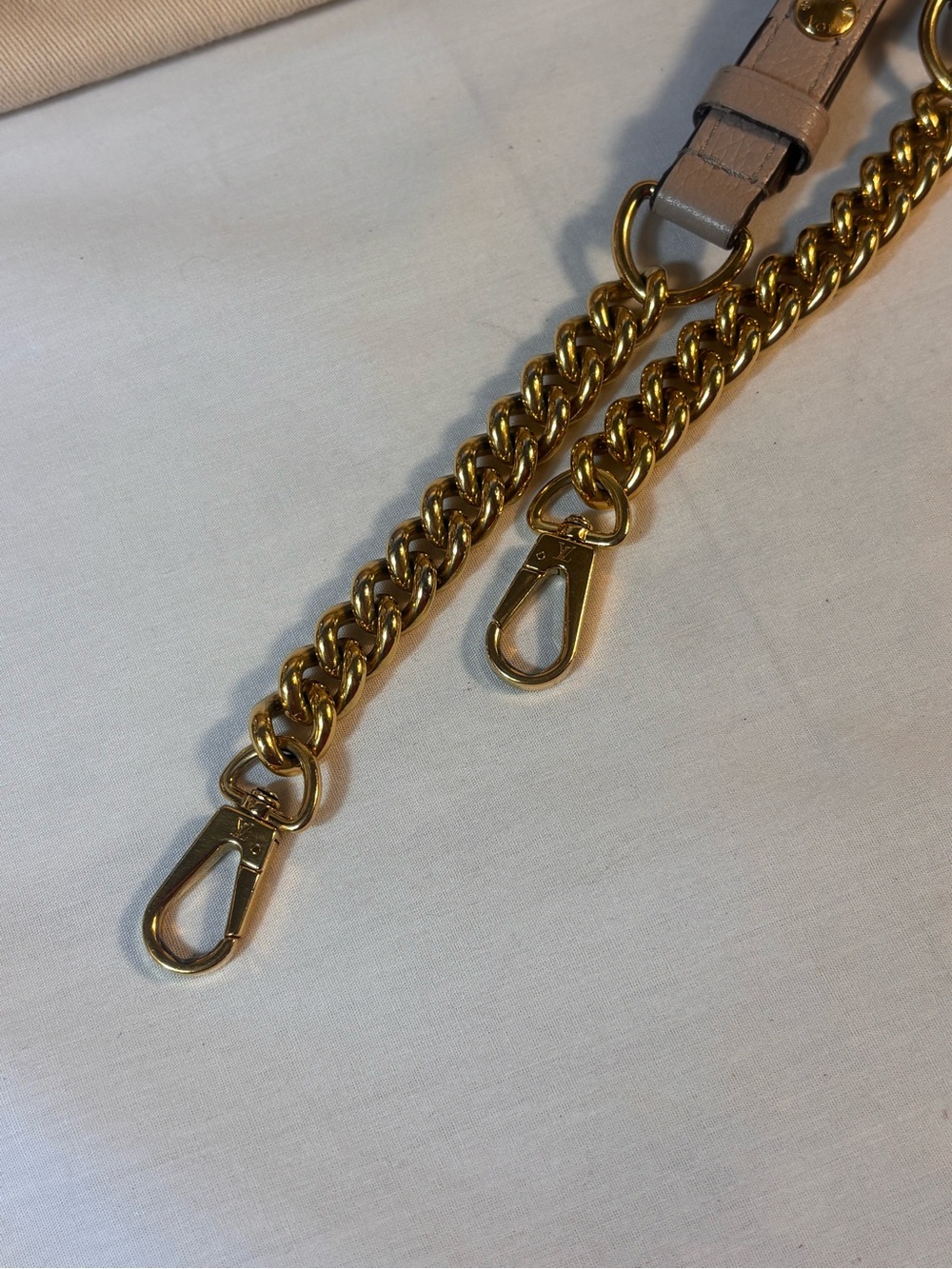 Gorgeous Louis Vuitton Lockme Greige Sold - Picture 13 of 16